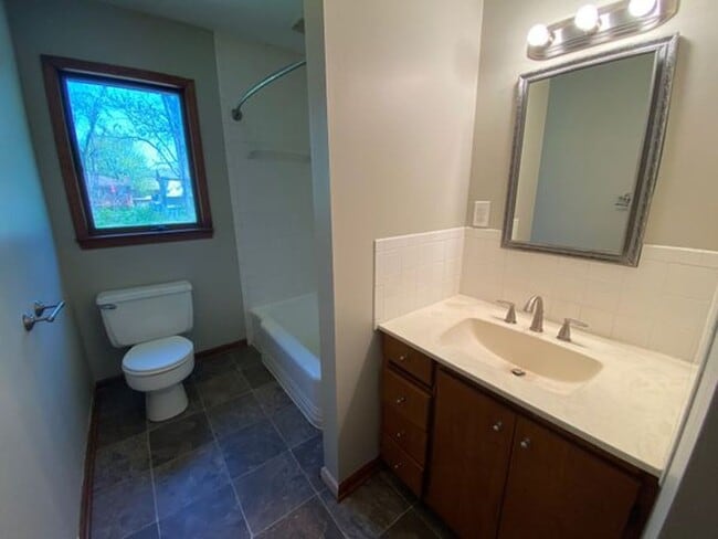 Building Photo - Cute 3 Bedroom with basement