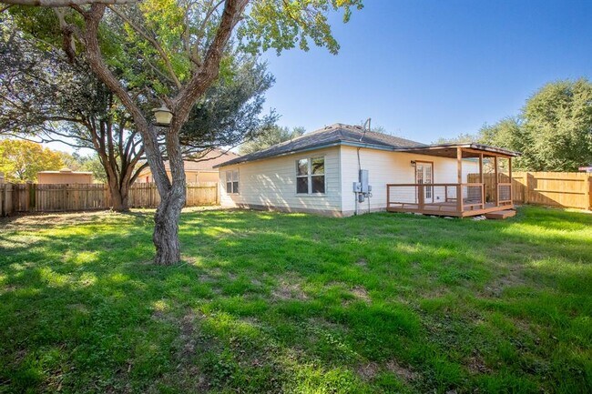 Building Photo - 101 Geronimo Cove