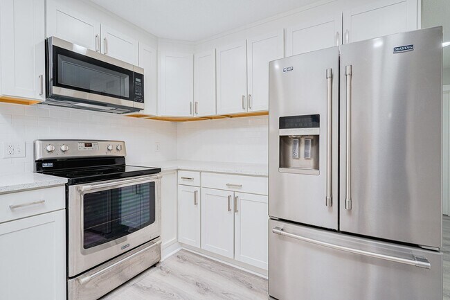 Building Photo - Stunning Remodeled 3-Bedroom Home in Prime...