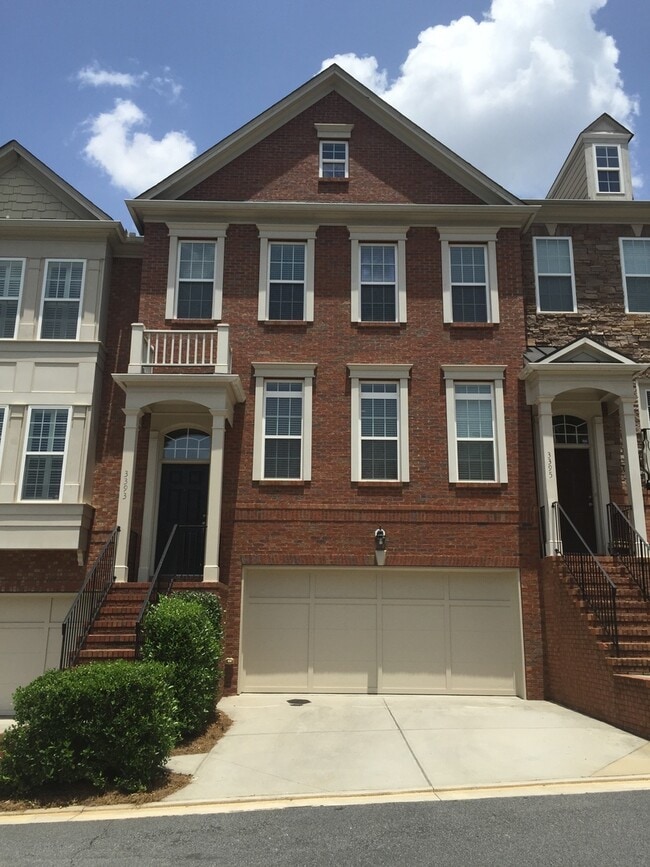Building Photo - Wonderful 3 Bed  3.5 Bath Townhome in Vinings!