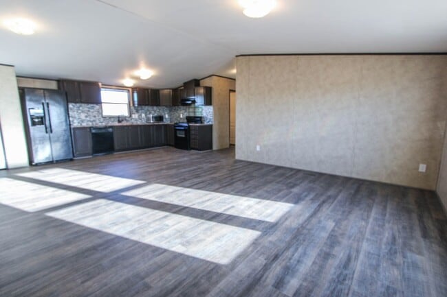 Building Photo - 3 bedroom 2 Bathroom - Horse Property