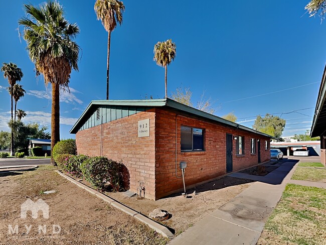 Building Photo - 912 S Dorsey Ln