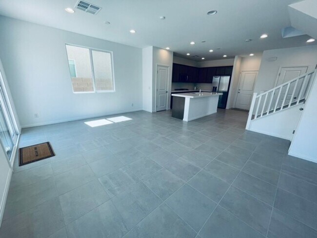 Building Photo - BEAUTIFUL 4 BEDROOM + LOFT HOME LOCATED IN...