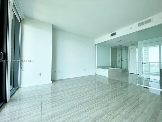 Building Photo - 650 NE 32nd St