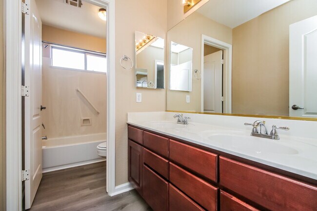 Building Photo - 1668 S Quartz St