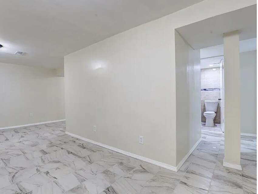 Building Photo - 5517 Willow Ave