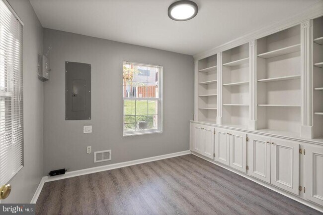 Building Photo - 6708 Ordsall St