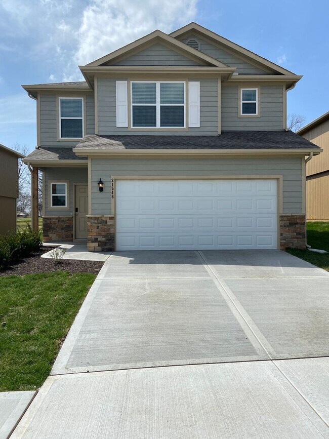 Building Photo - Pre-Leasing Now: Comfortable 3-Bedroom, 2.5-Bath Home in Oak Woods!