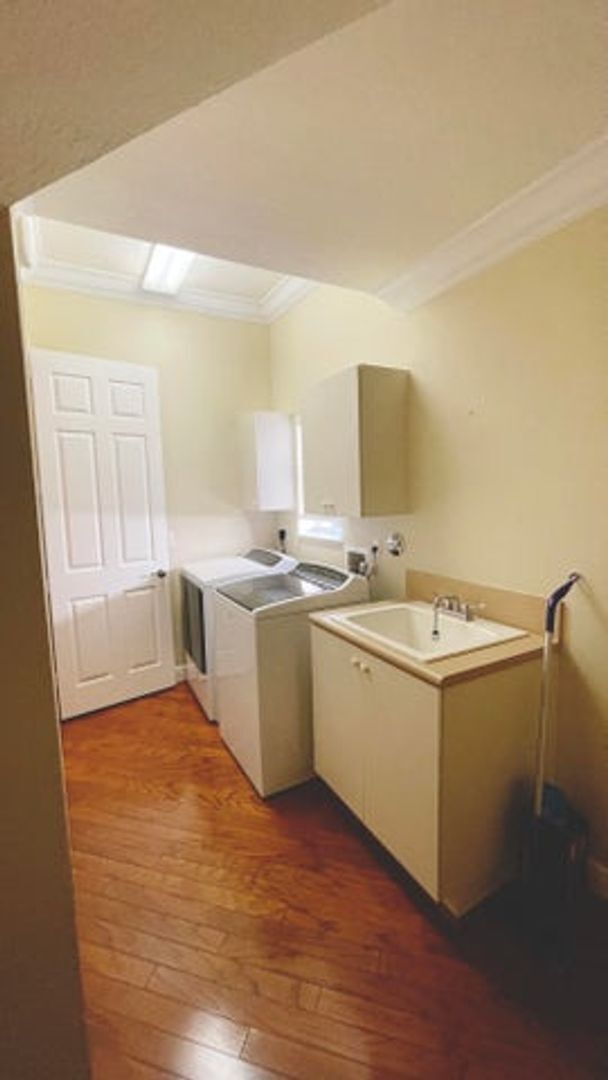 Building Photo - 9843 Vía Amati