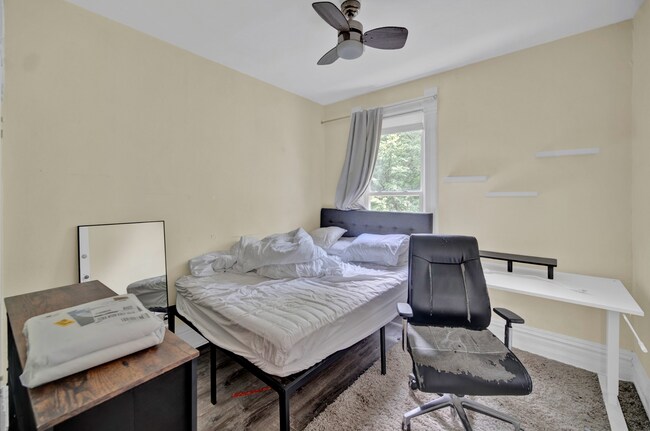 Building Photo - 2137 Maple Ave