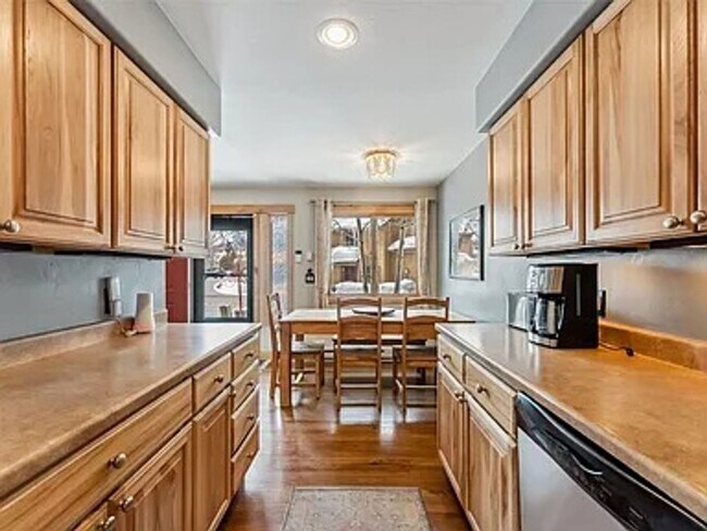 Building Photo - Winter Seasonal Rental- Woodworks 6726