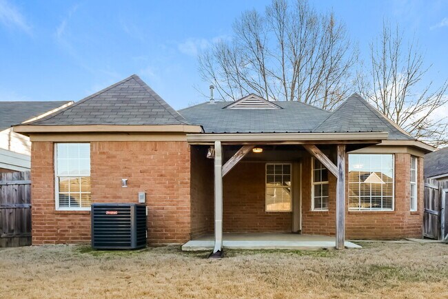 Building Photo - 7631 Tally Ho Dr E