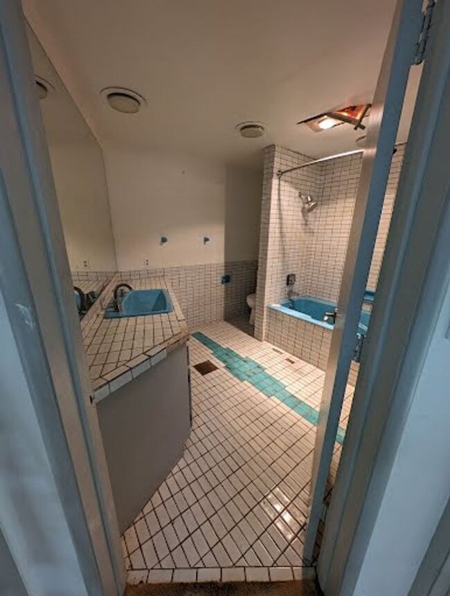 Building Photo - Large Underground House with indoor pool n...