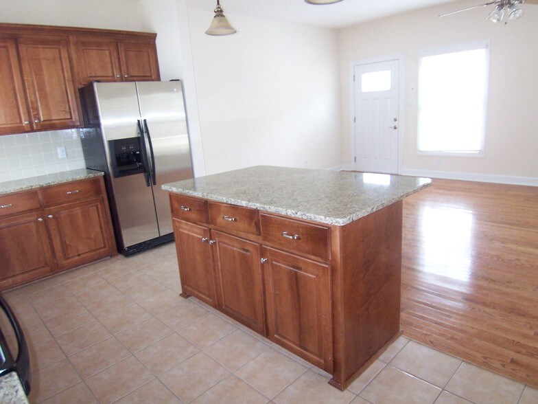 Kitchen facing front door - 537 E Hall Ln