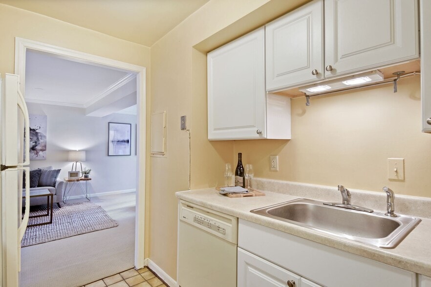 Building Photo - 2310 Ashmead Pl NW