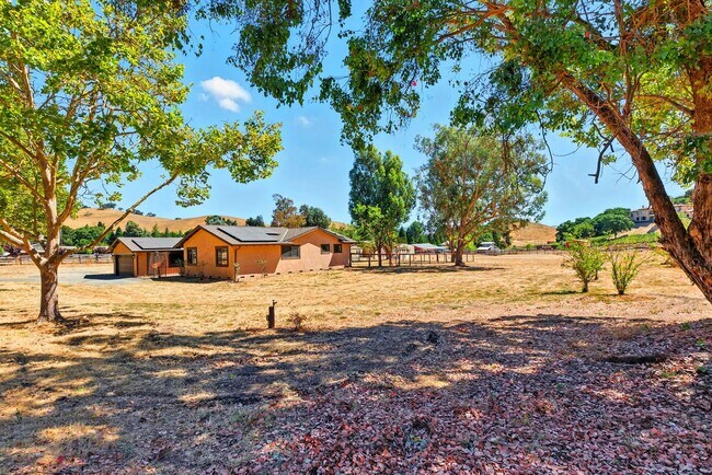 Building Photo - $5995 - Ranch-style home with acreage in West Gilroy's quiet countryside