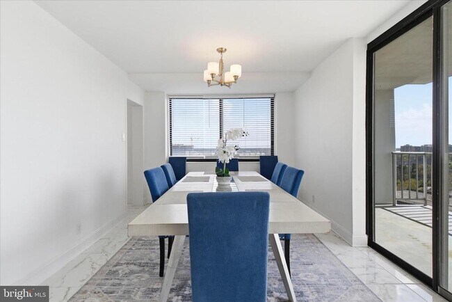 Building Photo - 301 N Beauregard St