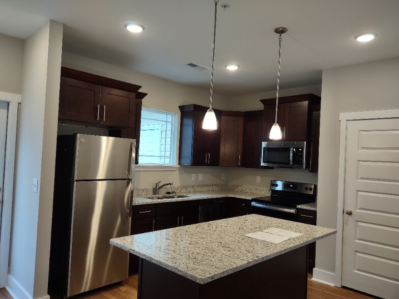 Building Photo - 1021 Wells Way