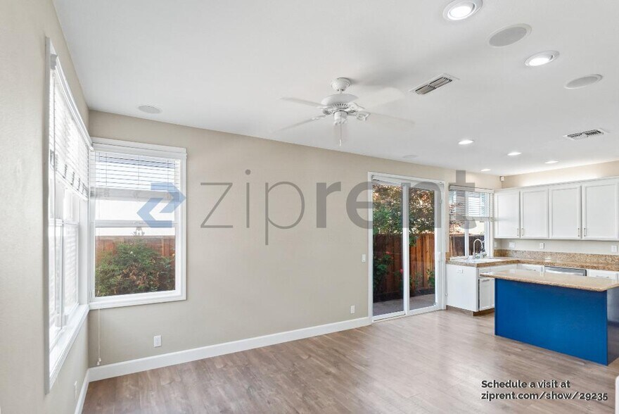 Building Photo - Unit