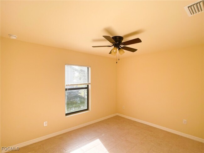 Building Photo - 125 NE 7th Terrace