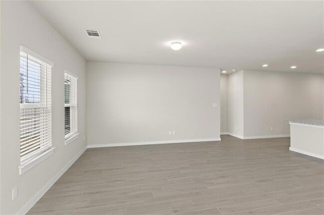 Building Photo - 195 Hortus Dr