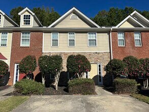 TH2 FRONT - 122 Crown Point Dr