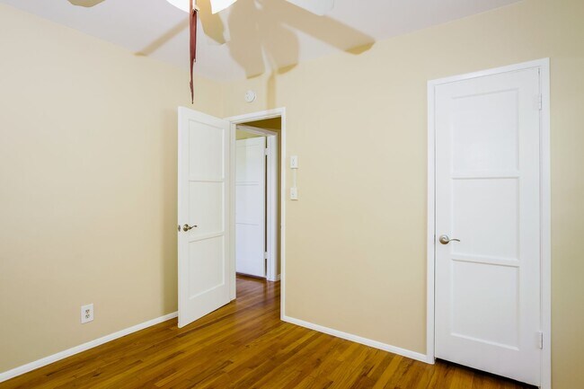 Building Photo - **LAKEWOOD HOME** THREE BEDROOMS-ONE BATH** $3950.00