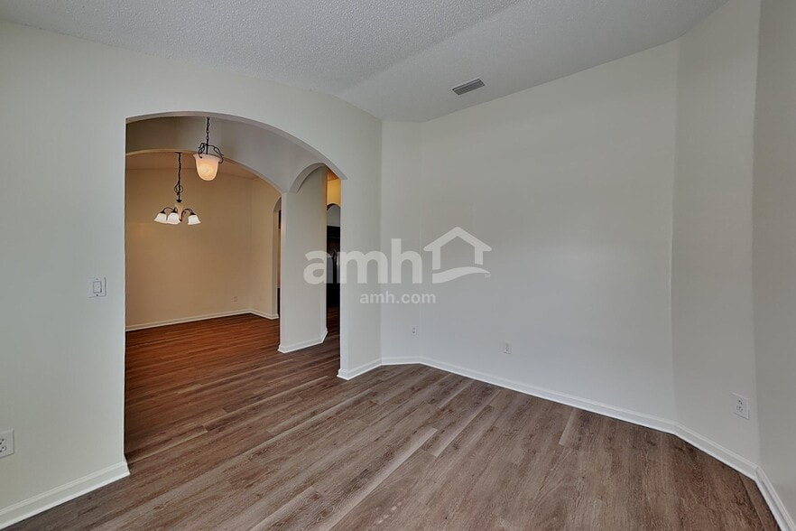 Building Photo - 11609 Deep Springs Dr N