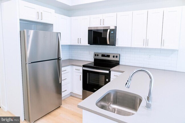 Building Photo - 7248 Rising Sun Ave