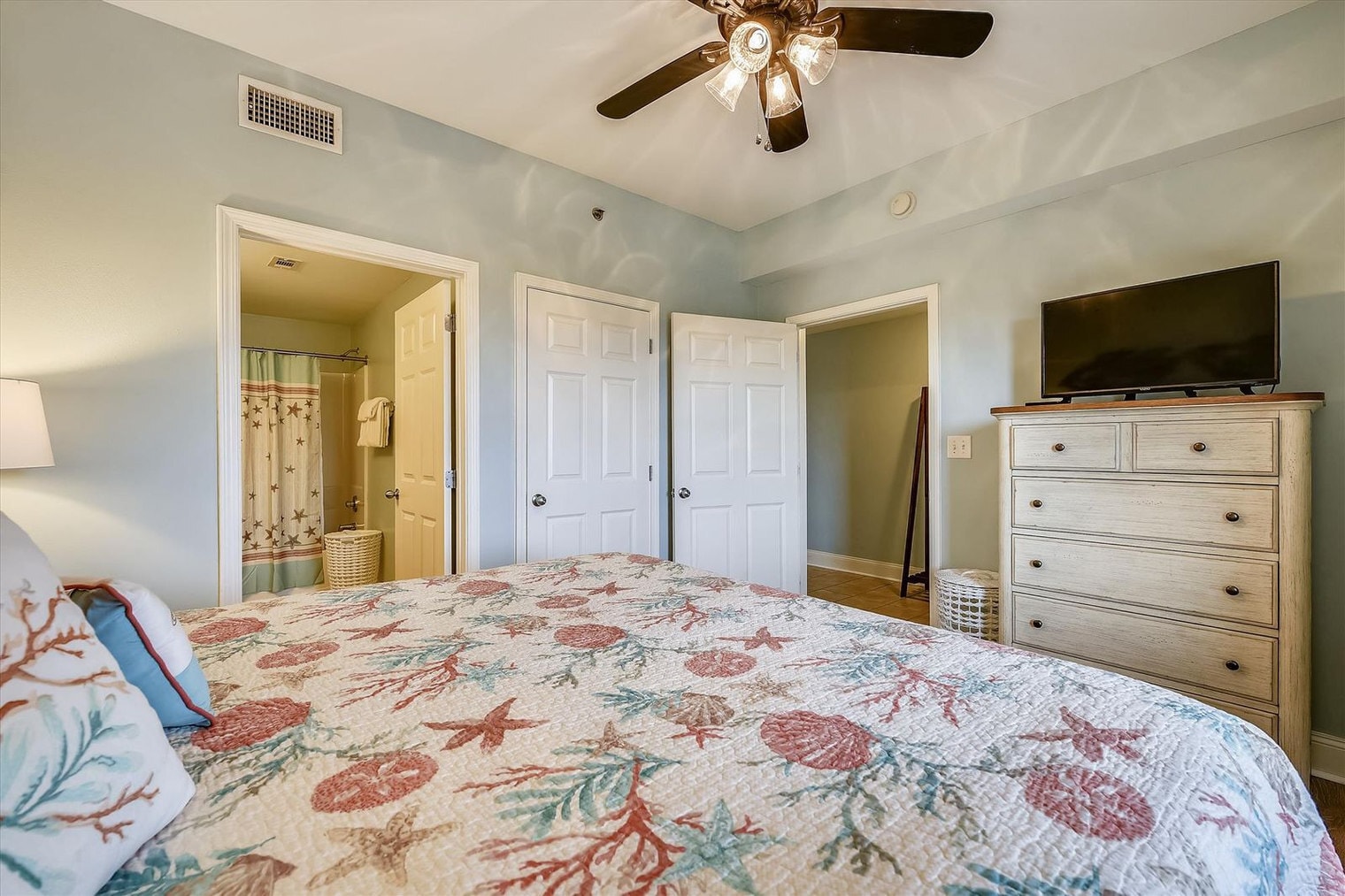 Building Photo - 9860 S Thomas Dr