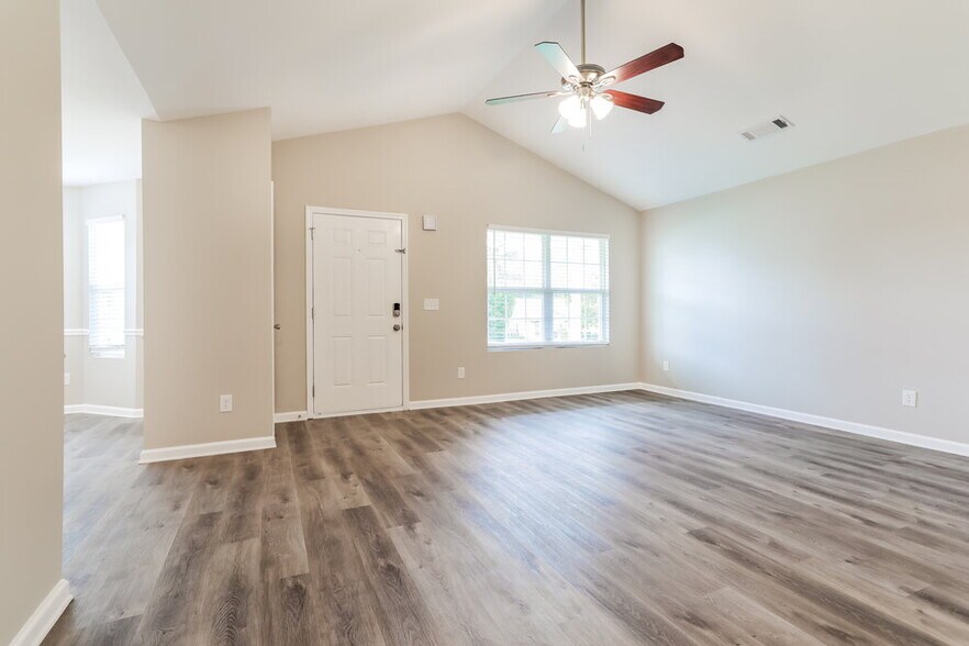Building Photo - 972 Navaho Trail