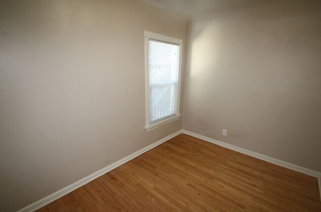 Building Photo - 7326 Triplex