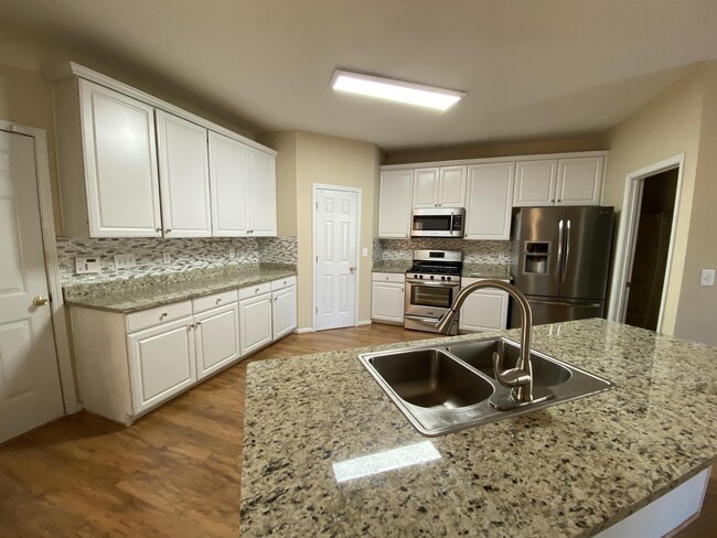 Building Photo - 137 Towne Park Dr