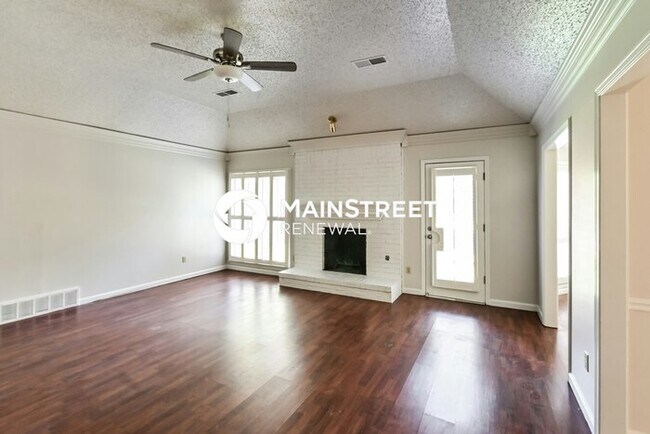 Building Photo - 3 Bedroom Pet-Friendly Home in MEMPHIS, TN with Main Street Renewal