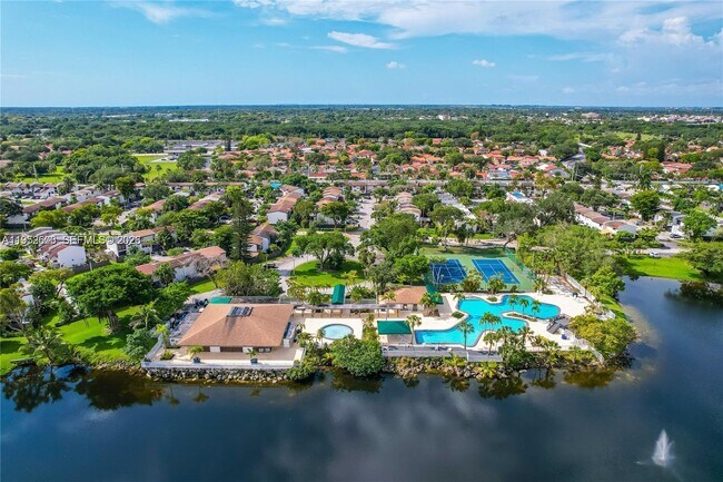 Building Photo - 6949 SW 110th Ct