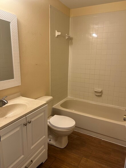 Building Photo - 10101 Lake Oak Cir