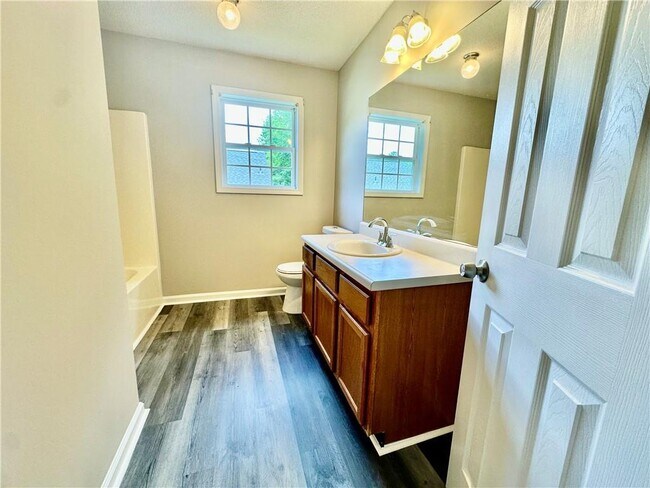 Building Photo - 380 River Trace Dr