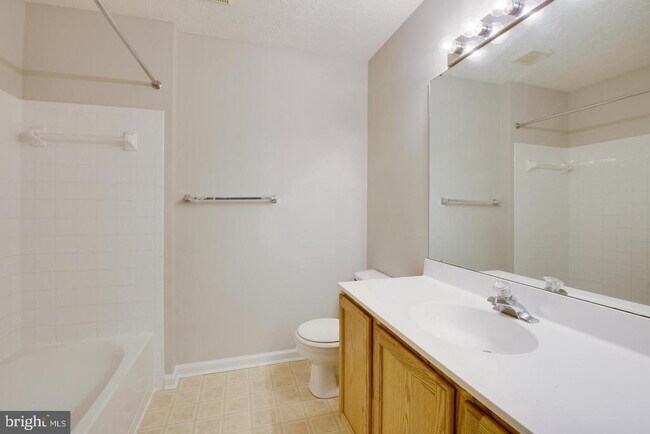 Building Photo - 9307 Vanguard Ct