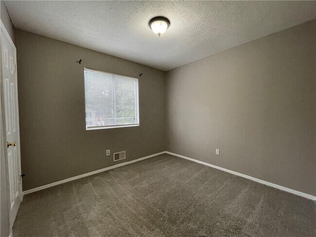 Building Photo - 4554 Doral Dr SW