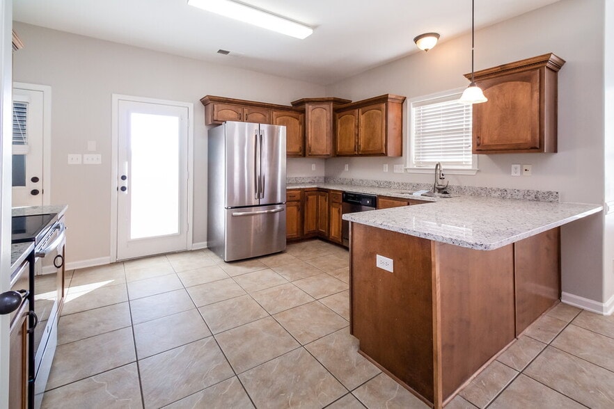 Building Photo - 6213 Arlington Ln