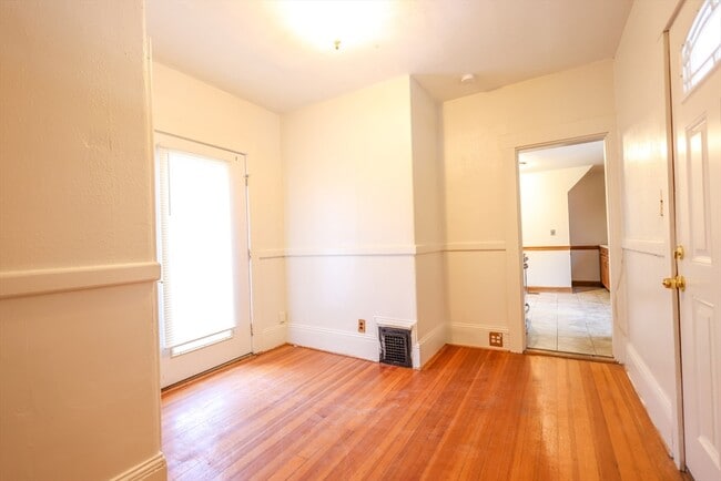 Building Photo - 68 Newhall St