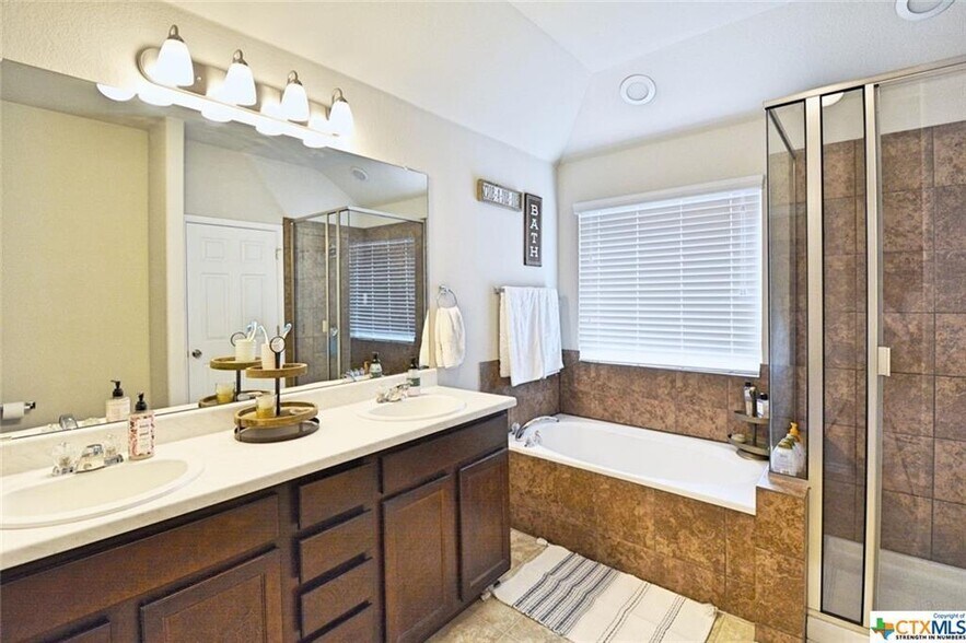 Building Photo - 362 Limerick Rd