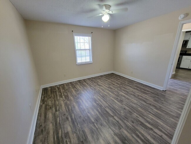 Building Photo - 1006 Lucy Ln