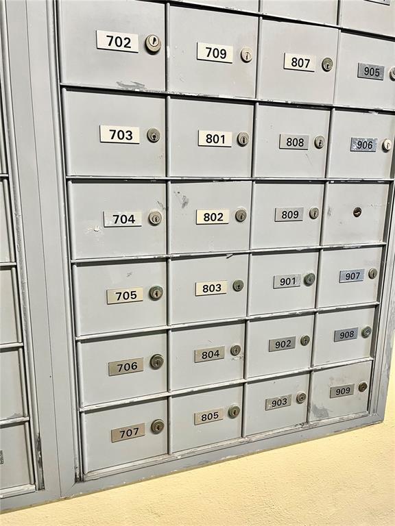 Building Photo - 4550 Cove Cir