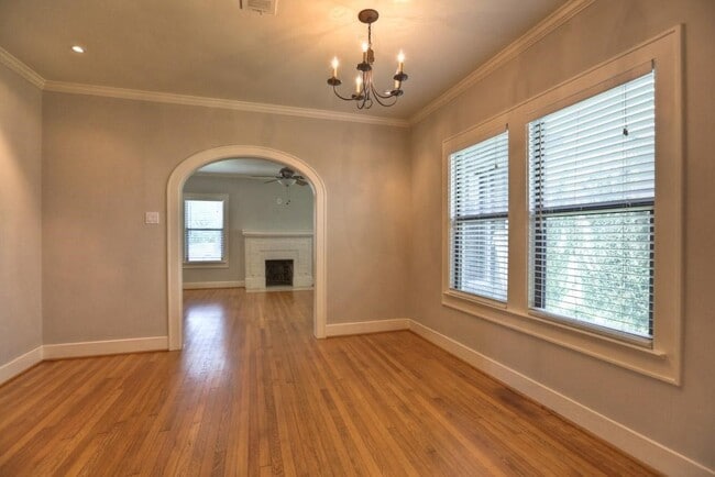 Building Photo - 2205 Brun St