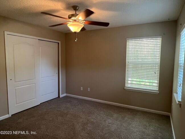 Building Photo - 753 Briar View Dr