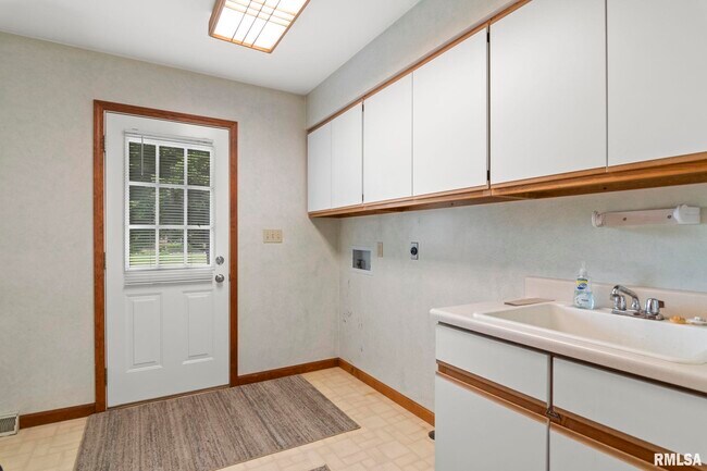 Building Photo - 1616 Hunter Ridge Dr