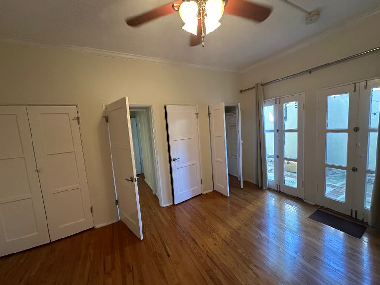 Building Photo - 9979 Robbins Dr