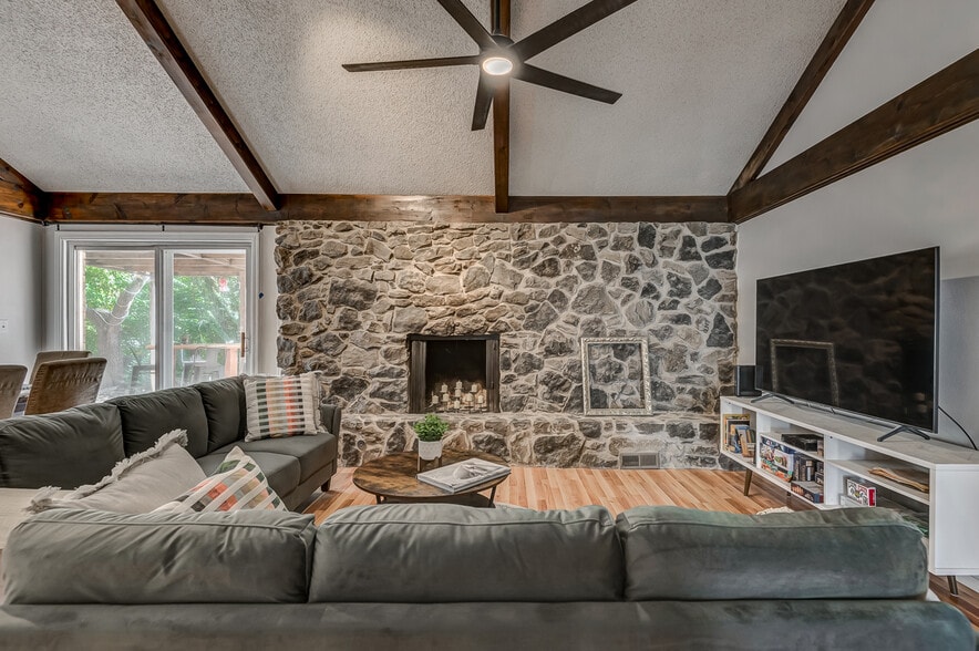 Building Photo - 705 N Dryden Cir