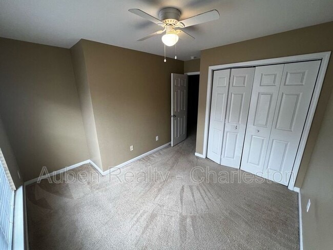Building Photo - 226 S Lamplighter Ln
